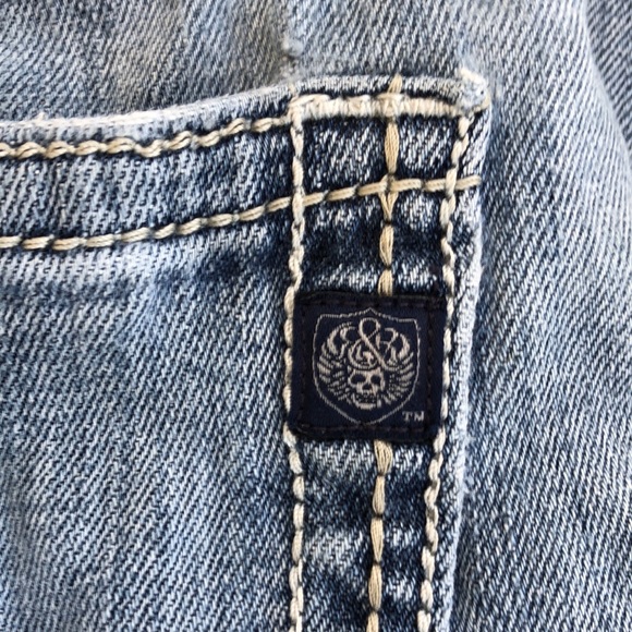 ROCK & REPUBLIC Relaxed Straight Fit Destroyed Jeans - Picture 8 of 9